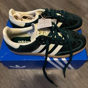 Adidas Samba Forest Green and Cream Sneakers Size 9.5
